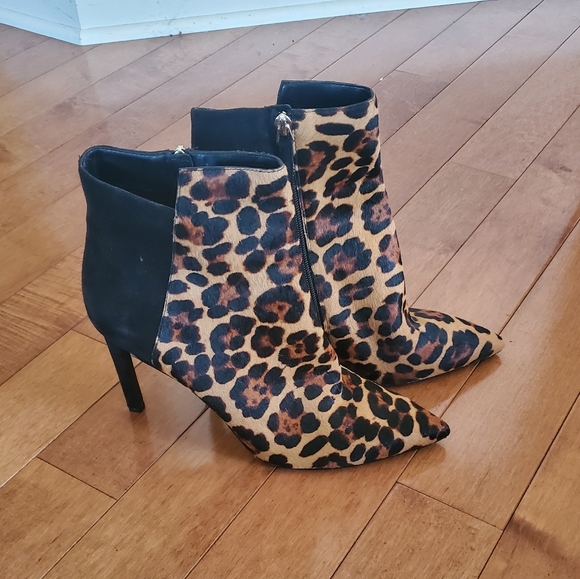 Nine West Leopard Tomorrow Booties in Size 10.5 - Picture 2 of 5